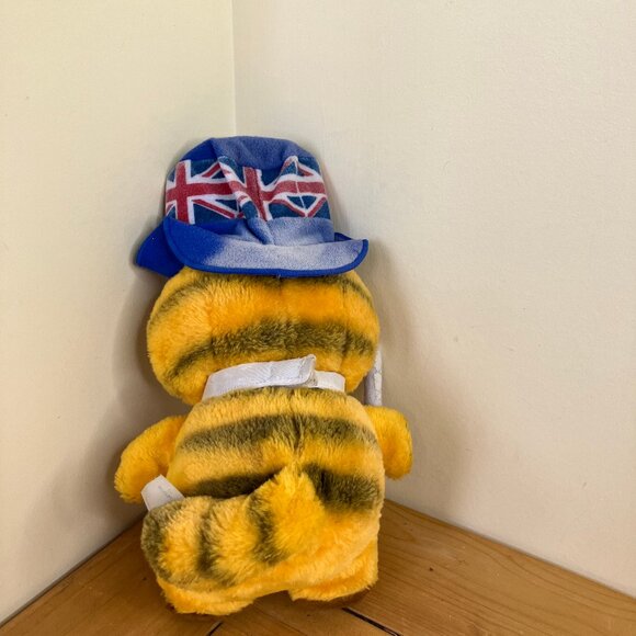 Garfield Plush Stuffed Toy UK Union Jack Hat & Neck Tie Vintage 1981 Dakin - Picture 4 of 9